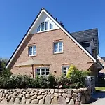 Leevste Süster